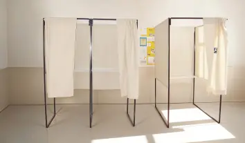 Visuel de Voting booths