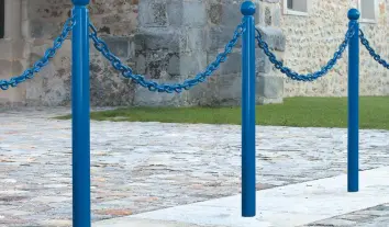 Visuel de Sloupky s řetězy