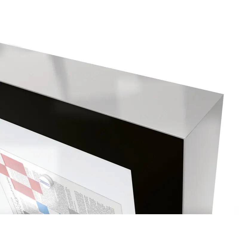 Vitrina Edge espesor 80 mm sobre postes