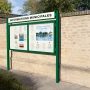 Vitrines extérieures sur poteaux