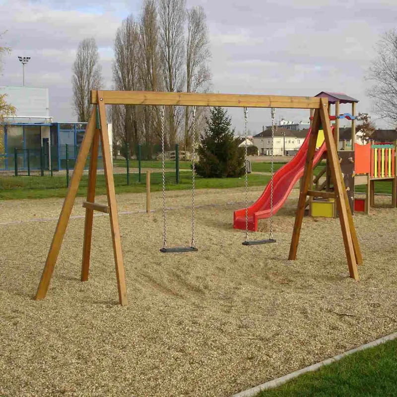 Balançoire tout bois avec 2 balançoires