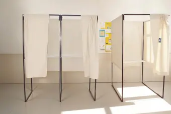Visuel de Voting booths