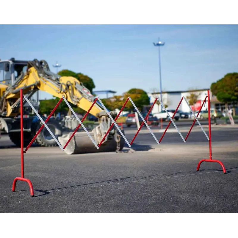 Extendable Safety Treillis Steel Barrier - Red & White"