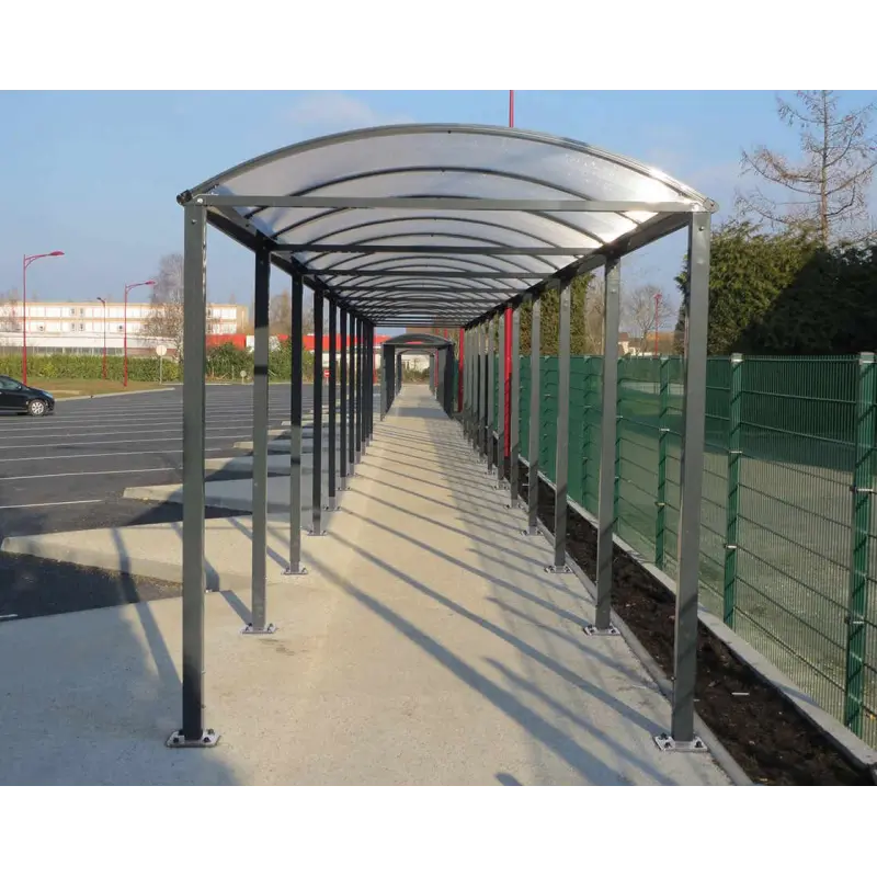 Voute "M" covered walkway with glass cladding